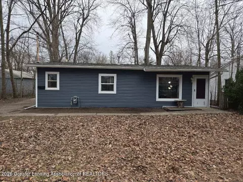 2813 Greenbelt Dr, Lansing, MI 48911