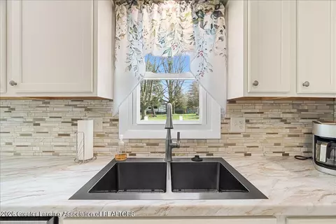 Kitchen - 1010 E Cass St, Saint Johns, MI 48879 photo 6 of 6