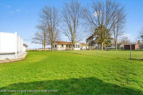 Exterior - 1010 E Cass St, Saint Johns, MI 48879 photo 6 of 7