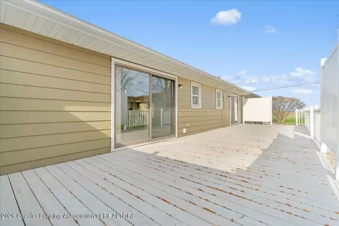 Exterior - 1010 E Cass St, Saint Johns, MI 48879 photo 5 of 7