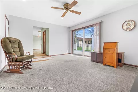 Living - 1010 E Cass St, Saint Johns, MI 48879 photo 8 of 10