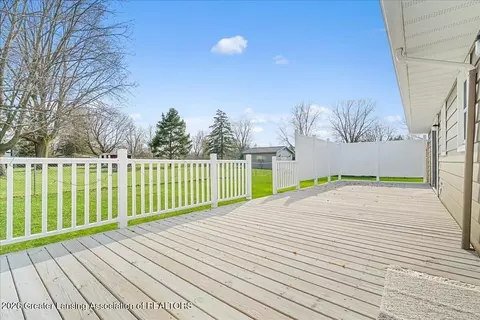Exterior - 1010 E Cass St, Saint Johns, MI 48879 photo 4 of 7