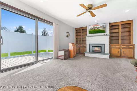 Living - 1010 E Cass St, Saint Johns, MI 48879 photo 4 of 10