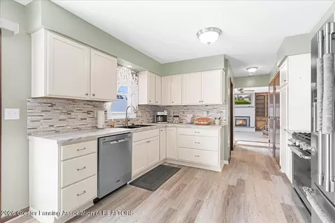 Kitchen - 1010 E Cass St, Saint Johns, MI 48879 photo 3 of 6