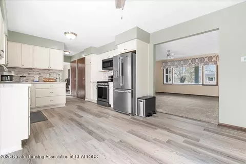 Kitchen - 1010 E Cass St, Saint Johns, MI 48879 photo 2 of 6