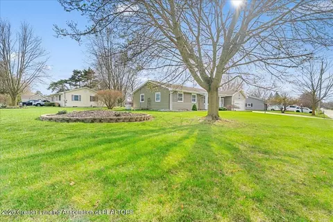 Exterior - 1010 E Cass St, Saint Johns, MI 48879 photo 2 of 7