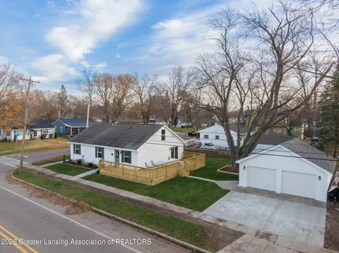 220 Edwards St, Grand Ledge, MI 48837