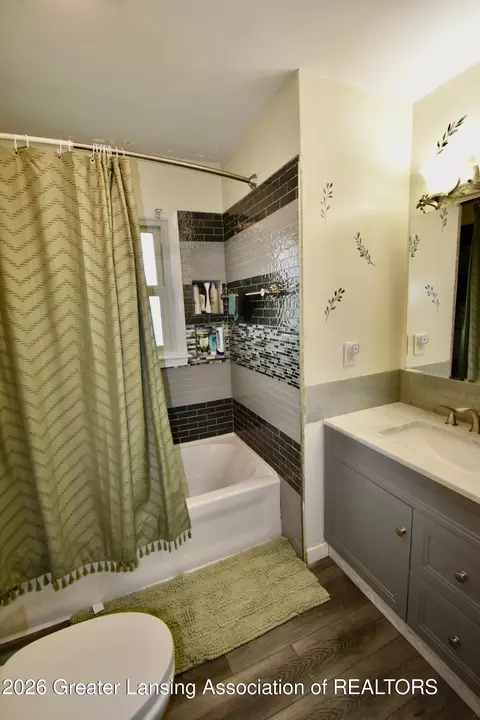 Bath - 4500 Devonshire Ave, Lansing, MI 48910 photo 1 of 3