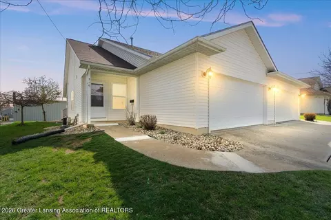 710 E Walker St, Saint Johns, MI 48879