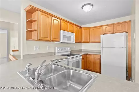 Kitchen - 710 E Walker St, Saint Johns, MI 48879 photo 3 of 4