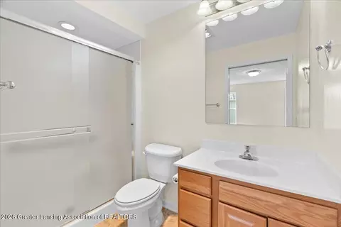 Bath - 710 E Walker St, Saint Johns, MI 48879 photo 2 of 3