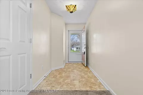 Entry Way - 710 E Walker St, Saint Johns, MI 48879 photo 1 of 2