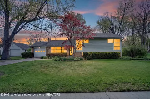 1121 Jenne St, Grand Ledge, MI 48837