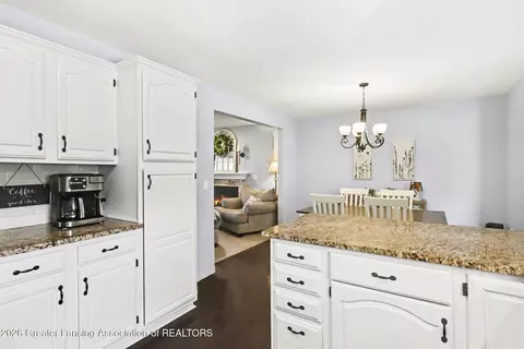 Kitchen - 401 W Brunswick Dr, Dewitt, MI 48820 photo 2 of 2