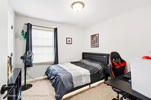 Bedroom - 401 W Brunswick Dr, Dewitt, MI 48820 photo 3 of 4