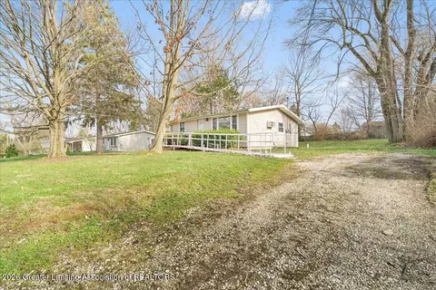 815 Elmwood, Dewitt, MI 48820 photo 2