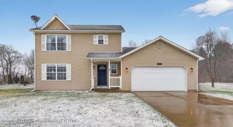 50555 Chardonnay St, Paw Paw, MI 49079
