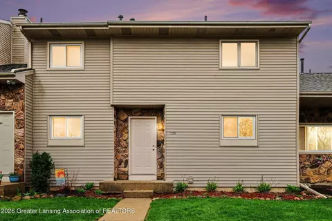 917 Brookside Dr #174, Grand Ledge, MI 48837