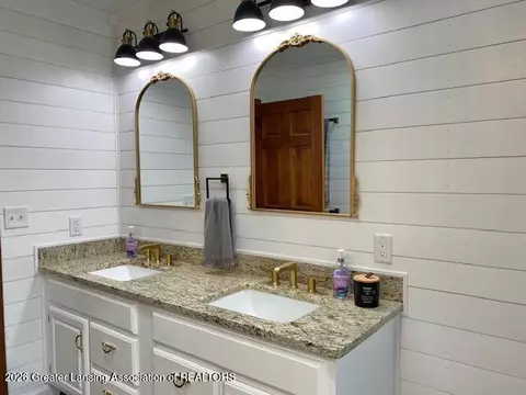 Bath - 704 Larchmont St, Dewitt, MI 48820 photo 4 of 7