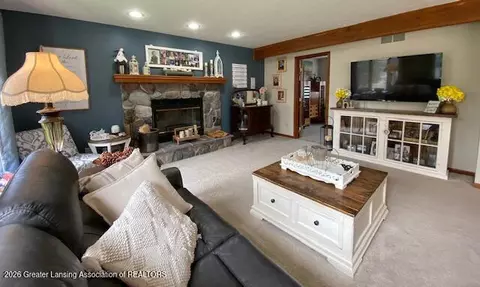 Living - 704 Larchmont St, Dewitt, MI 48820 photo 5 of 6