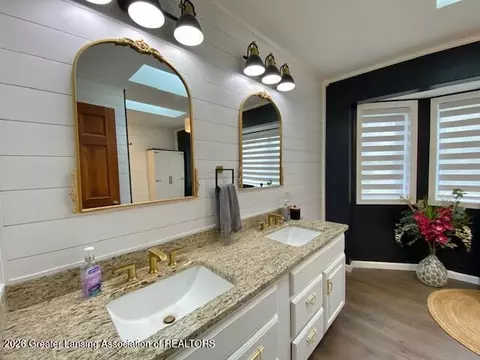 Bath - 704 Larchmont St, Dewitt, MI 48820 photo 1 of 7