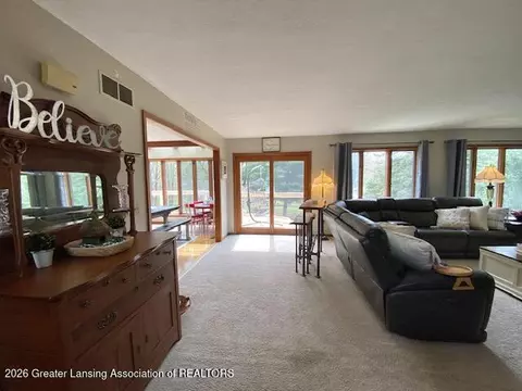 Living - 704 Larchmont St, Dewitt, MI 48820 photo 4 of 6
