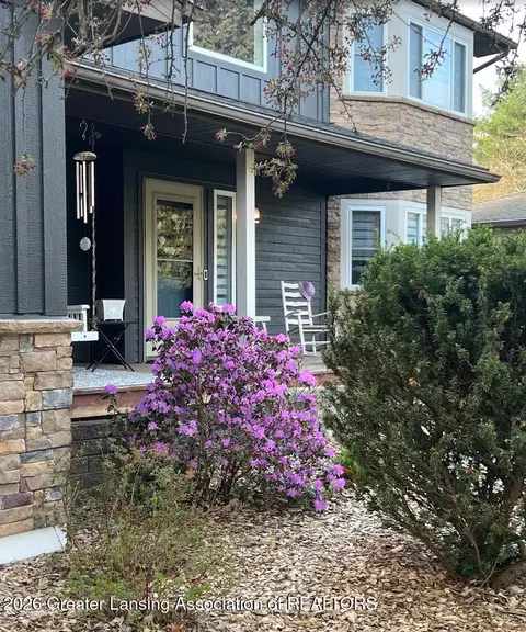 Exterior - 704 Larchmont St, Dewitt, MI 48820 photo 3 of 12