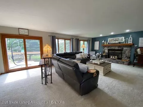 Living - 704 Larchmont St, Dewitt, MI 48820 photo 3 of 6
