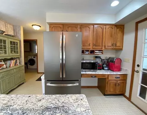 Kitchen - 704 Larchmont St, Dewitt, MI 48820 photo 5 of 6