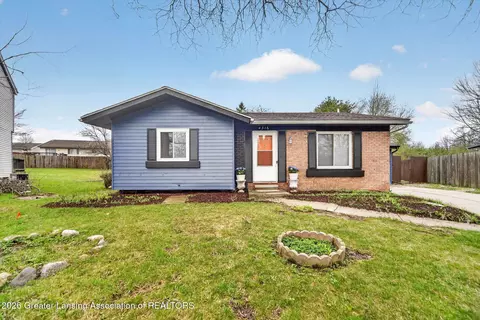 4316 Dumfries Cir, Lansing, MI 48911