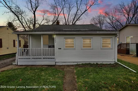 3523 Parkway Dr, Lansing, MI 48910