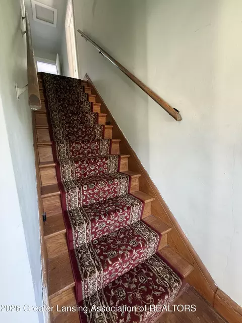 Entry Way - 239 W Palmer Ave, Jackson, MI 49203 photo 2 of 2