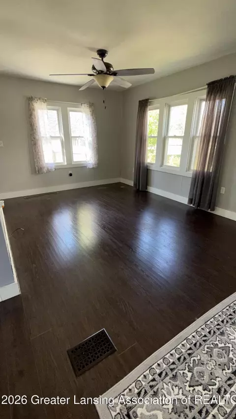 Entry Way - 239 W Palmer Ave, Jackson, MI 49203 photo 1 of 2