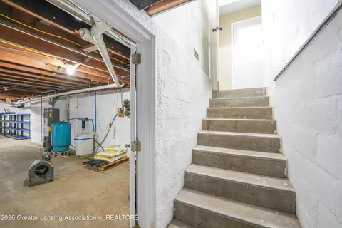 Entry Way - 3604 S Dewitt Rd, Saint Johns, MI 48879 photo 1 of 3