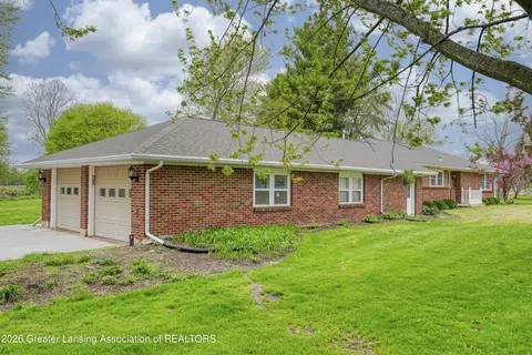 Exterior - 3604 S Dewitt Rd, Saint Johns, MI 48879 photo 2 of 3