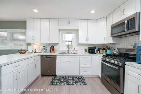 Kitchen - 3604 S Dewitt Rd, Saint Johns, MI 48879 photo 1 of 2