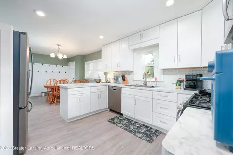 Kitchen - 3604 S Dewitt Rd, Saint Johns, MI 48879 photo 2 of 2