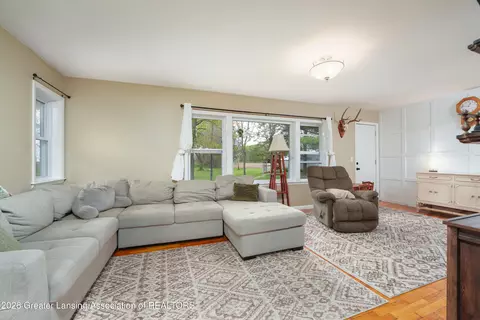 Living - 3604 S Dewitt Rd, Saint Johns, MI 48879 photo 2 of 2