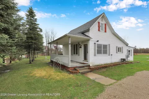 554 N Meridian Rd, Merrill, MI 48637