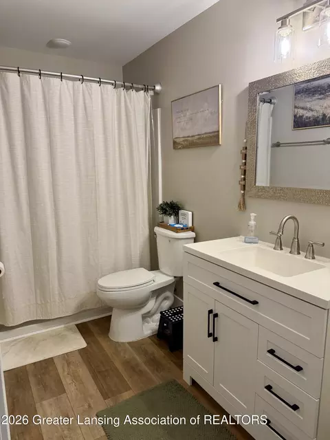 Bath - 608 Detroit St, Jackson, MI 49201 photo 1 of 2