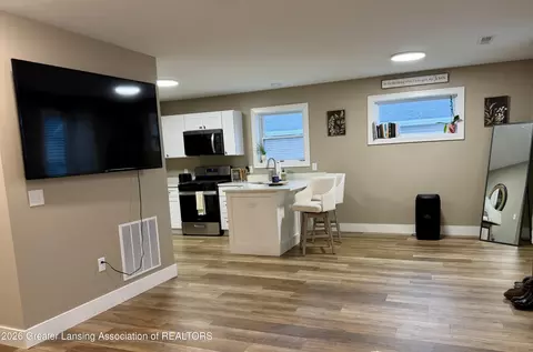 Entry Way - 608 Detroit St, Jackson, MI 49201 photo 1 of 3