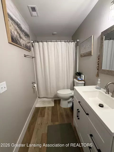 Bath - 608 Detroit St, Jackson, MI 49201 photo 2 of 2