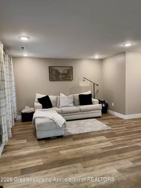 Living - 608 Detroit St, Jackson, MI 49201 photo 2 of 2