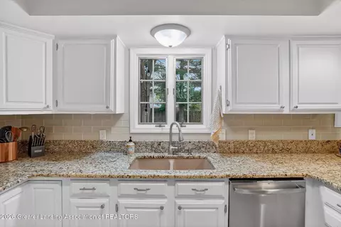 Kitchen - 5930 Eagles Way, Haslett, MI 48840 photo 4 of 4