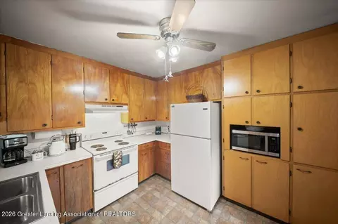 Kitchen - 1430 Primrose Ln, Dewitt, MI 48820 photo 1 of 2