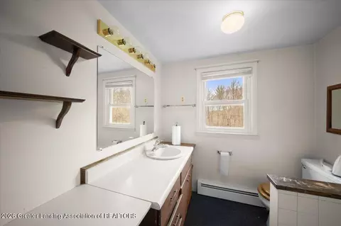 Bath - 1430 Primrose Ln, Dewitt, MI 48820 photo 2 of 2