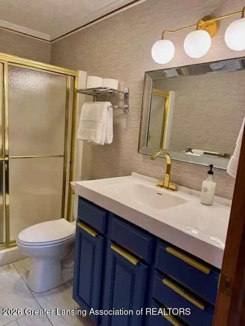 Bath - 1221 Pershing Dr, Lansing, MI 48910 photo 2 of 3
