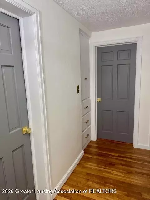 Entry Way - 1221 Pershing Dr, Lansing, MI 48910 photo 2 of 2