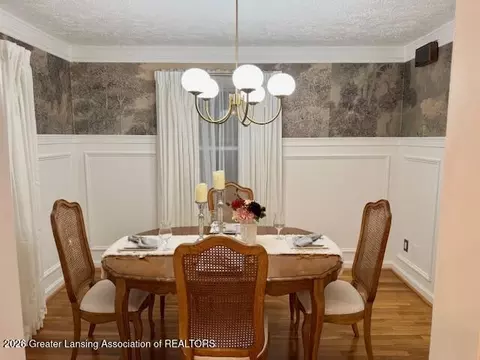 Dining - 1221 Pershing Dr, Lansing, MI 48910 photo 2 of 4