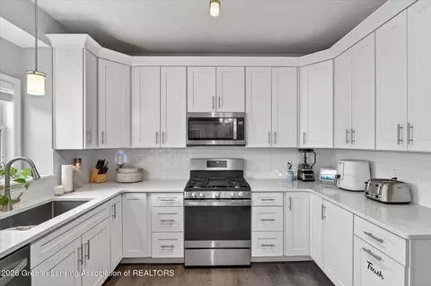 Kitchen - 5265 Haversham Dr, Haslett, MI 48840 photo 3 of 4